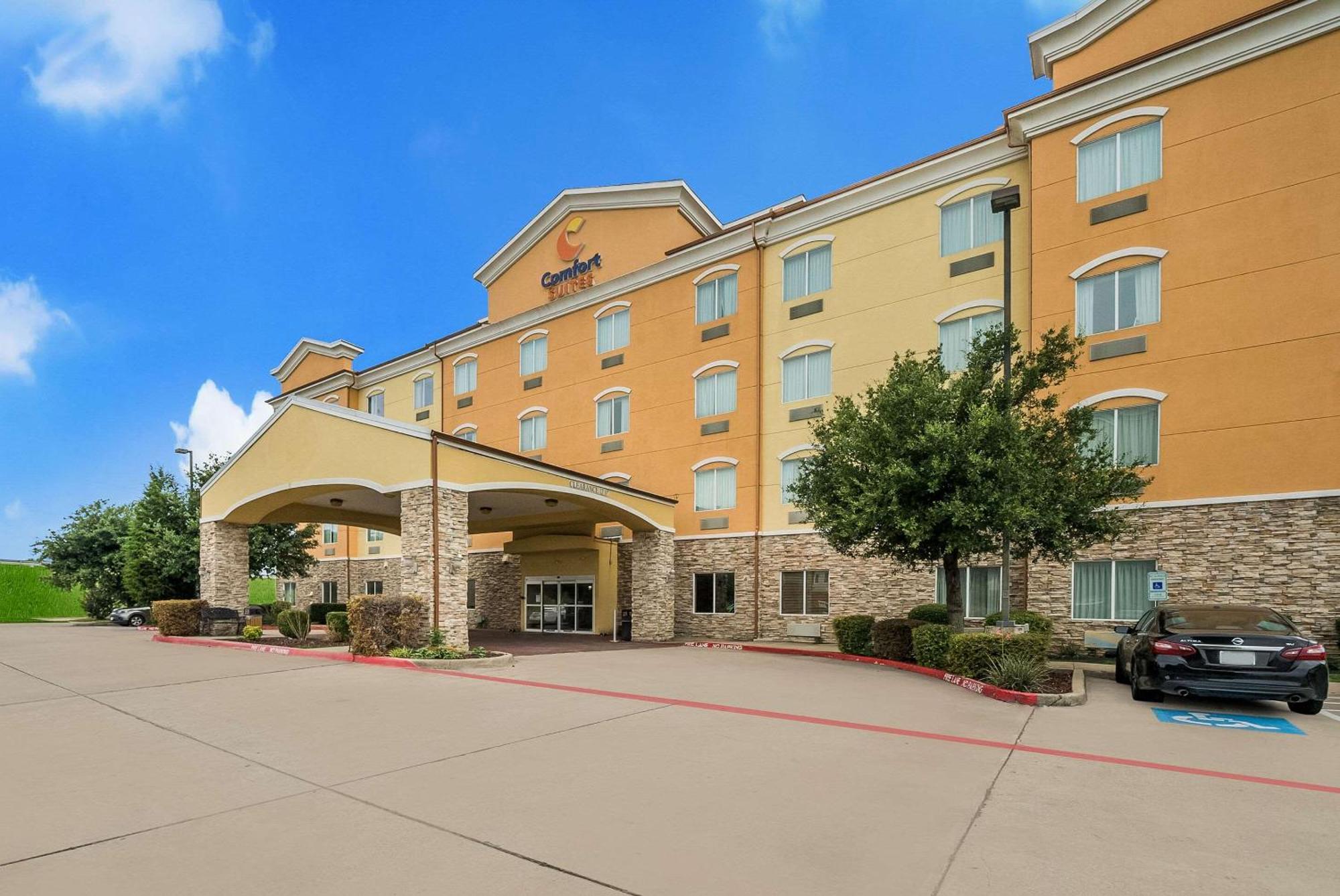 Comfort Suites Plano - Dallas North Exterior photo