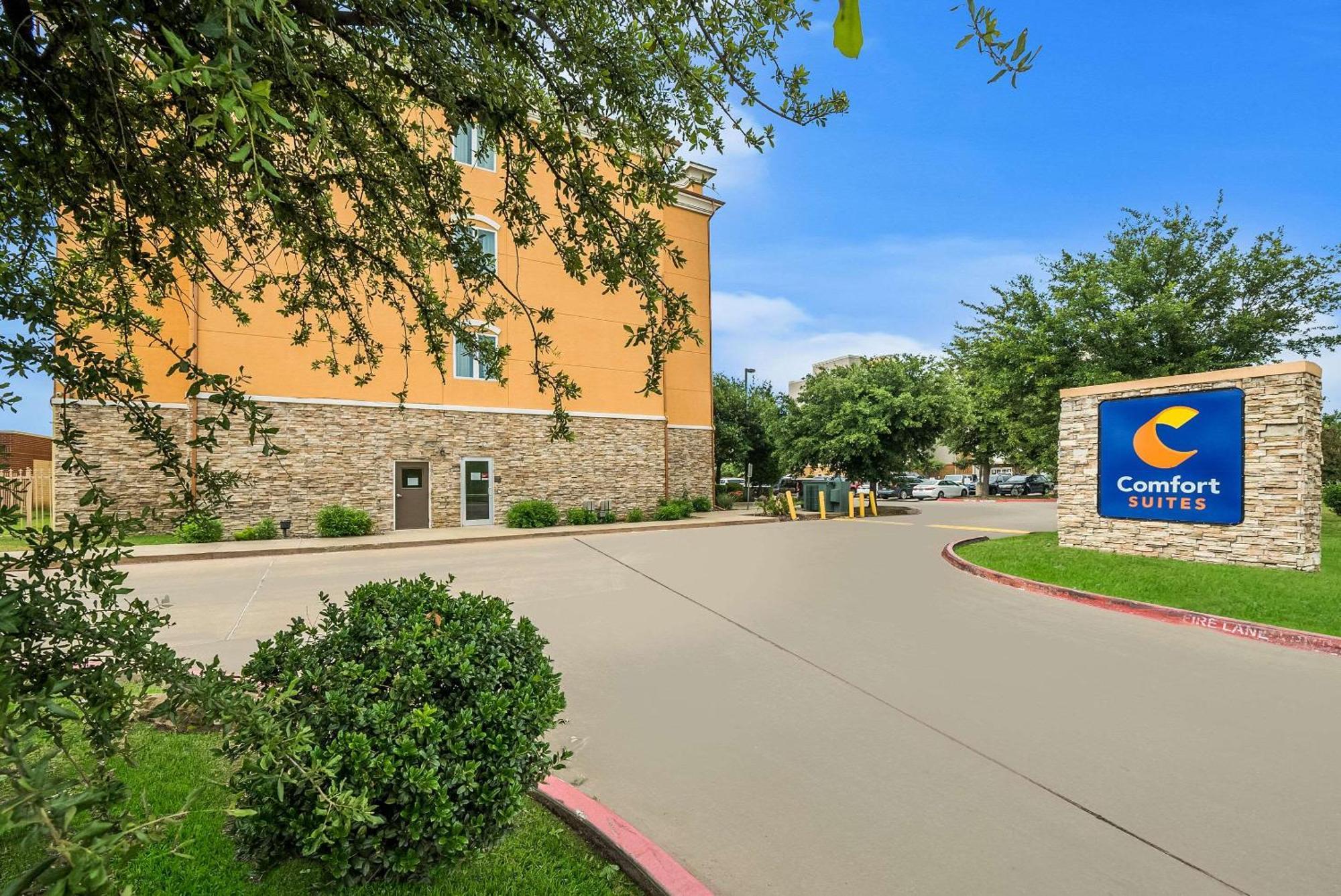 Comfort Suites Plano - Dallas North Exterior photo